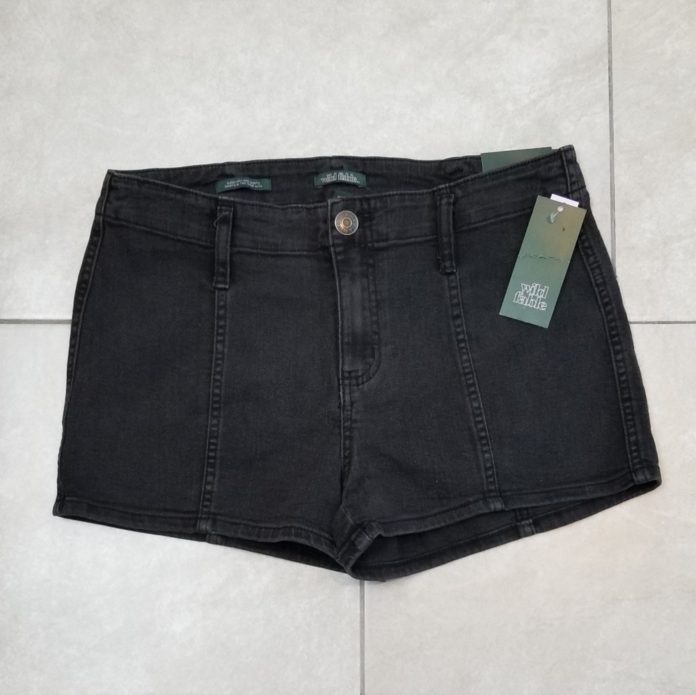 NWT Wild Fable Super-High Rise Seamed Black Denim Shorts * Size 6